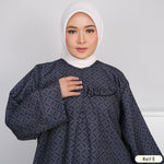 Safia (Monochrome)
